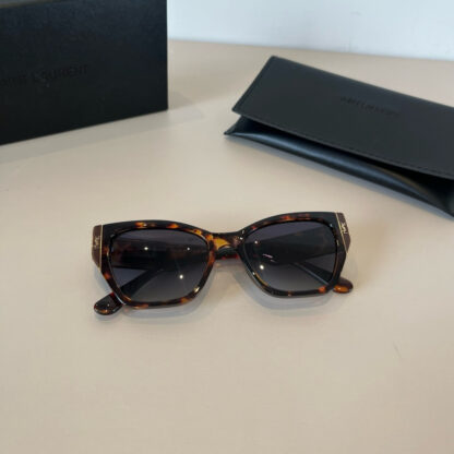 Yves Saint Laurent fashion sunglasses - Image 6
