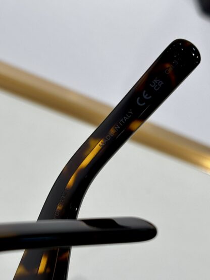 Yves Saint Laurent fashion sunglasses - Image 6