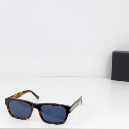 Yves Saint Laurent fashion sunglasses - Image 6