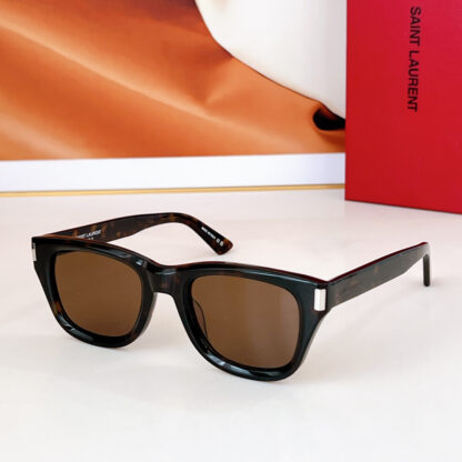 Yves Saint Laurent fashion sunglasses - Image 6