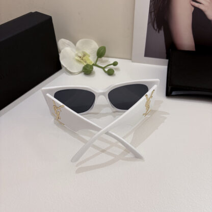 Yves Saint Laurent fashion sunglasses - Image 6