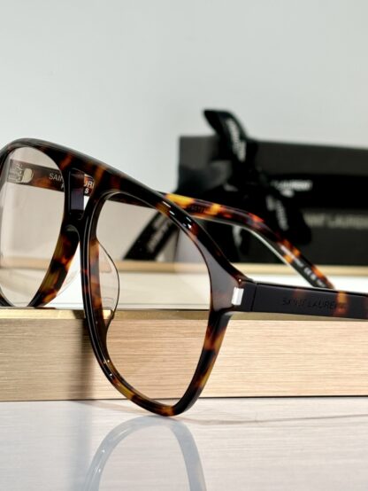 Yves Saint Laurent fashion sunglasses - Image 6