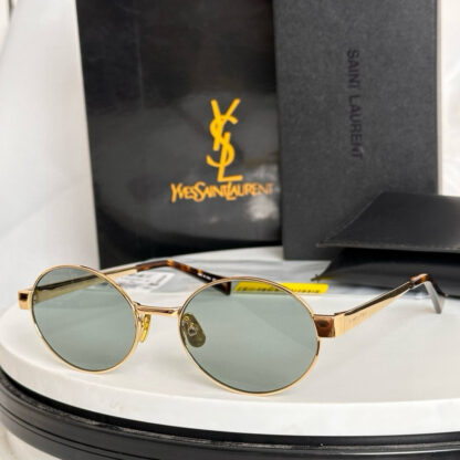 Yves Saint Laurent fashion sunglasses - Image 5