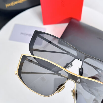 Yves Saint Laurent fashion sunglasses - Image 5