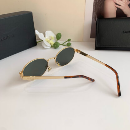 Yves Saint Laurent fashion sunglasses - Image 6