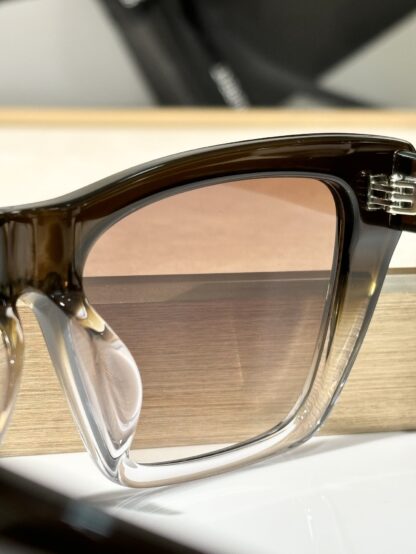 Yves Saint Laurent fashion sunglasses - Image 6