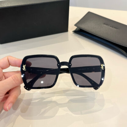 Yves Saint Laurent fashion sunglasses - Image 6