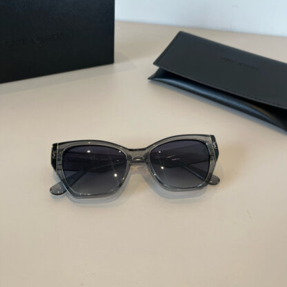 Yves Saint Laurent fashion sunglasses - Image 6