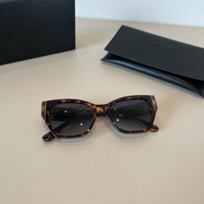 Yves Saint Laurent fashion sunglasses - Image 7