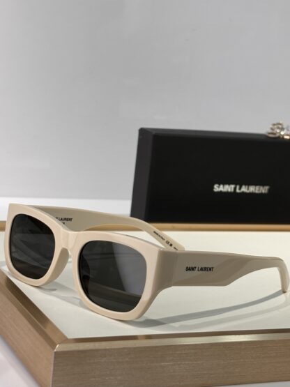 Yves Saint Laurent fashion sunglasses - Image 6