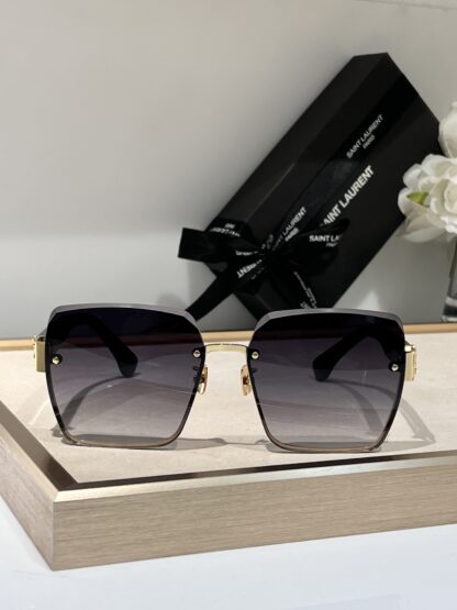 Yves Saint Laurent fashion sunglasses - Image 6
