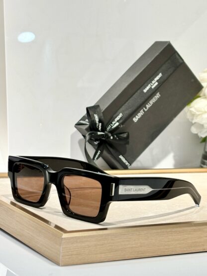 Yves Saint Laurent fashion sunglasses - Image 5