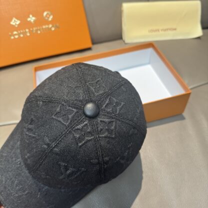 Louis Vuitton large logo embossed baseball cap - Image 6