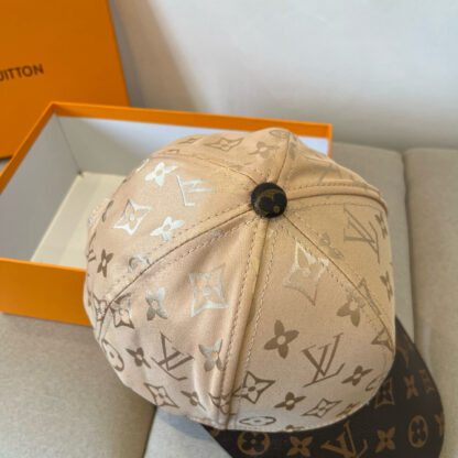 Louis Vuitton Korean version of the new British sports baseball cap - Image 6