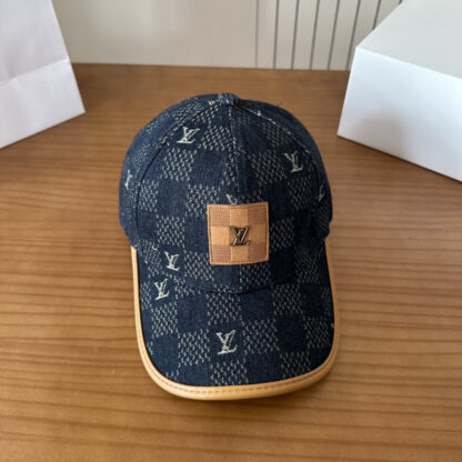 Louis Vuitton lightweight breathable baseball cap for men and women - Image 5