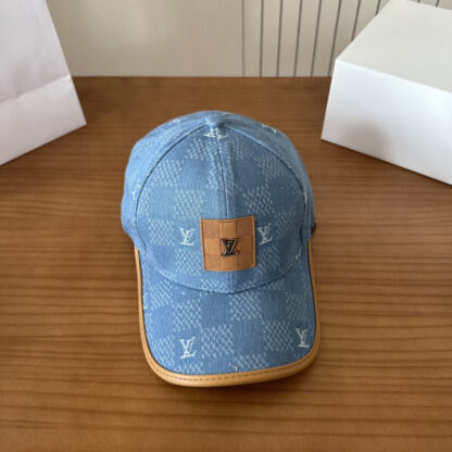 Louis Vuitton lightweight breathable baseball cap for men and women - Image 6