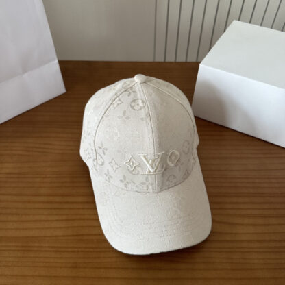 Louis Vuitton lightweight breathable baseball cap for men and women - Image 6