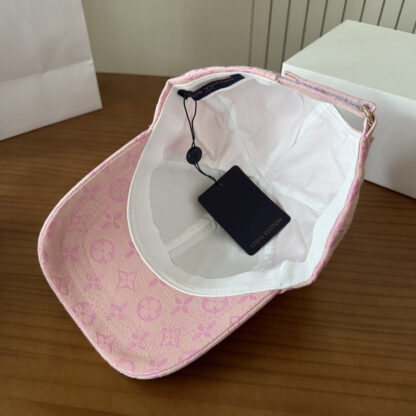 Louis Vuitton lightweight breathable baseball cap for men and women - Image 6