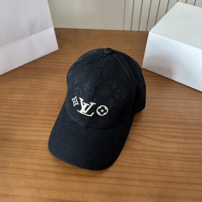 Louis Vuitton lightweight breathable baseball cap for men and women - Image 6