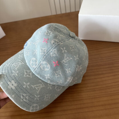 Louis Vuitton lightweight breathable baseball cap for men and women - Image 6