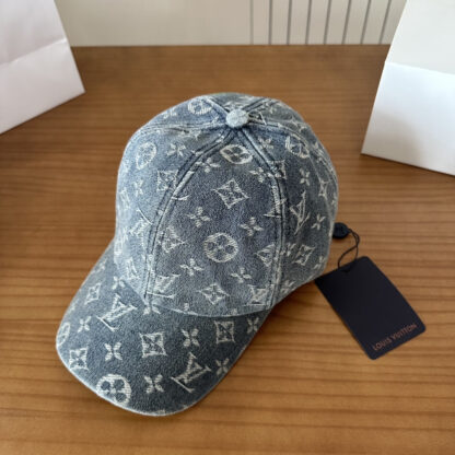 Louis Vuitton lightweight breathable baseball cap for men and women - Image 7