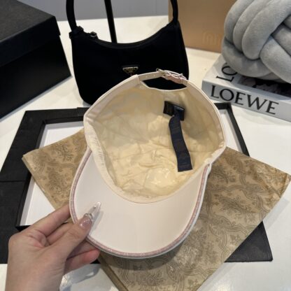 Louis Vuitton jacquard craftsmanship depicts the full-body Monogram pattern baseball cap - Image 6
