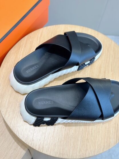 Hermès men's black and white color matching cross ultra-light and comfortable slippers - Image 6