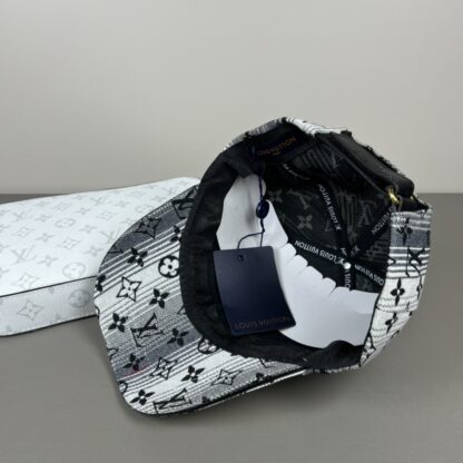 Louis Vuitton Unisex Baseball Cap - Image 5