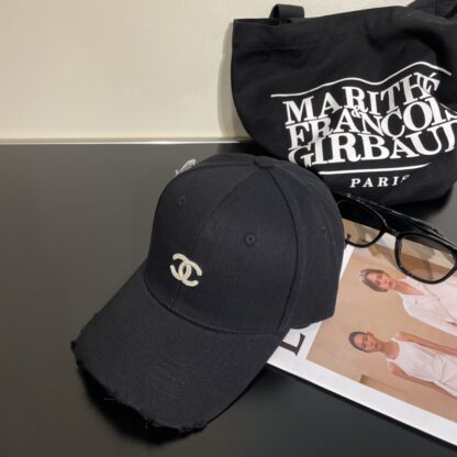 Chanel simple embroidered baseball cap - Image 5
