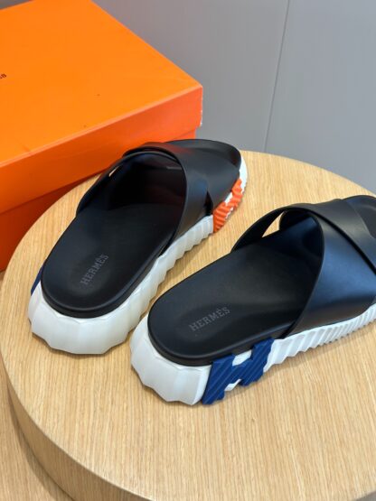 Hermès black and blue color matching men's cross ultra-light and comfortable slippers - Image 6