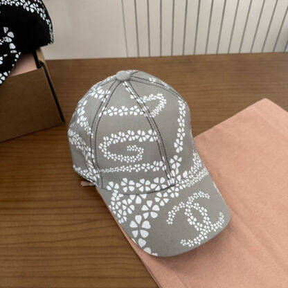 Chanel Classic Casual Baseball Cap - Image 6