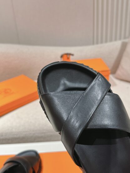 Hermes black soft and comfortable casual cross-slippers - Image 6
