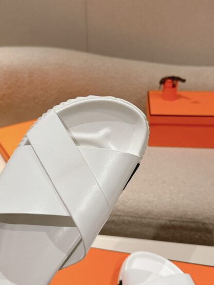Hermes white soft and comfortable casual cross-slippers - Image 6