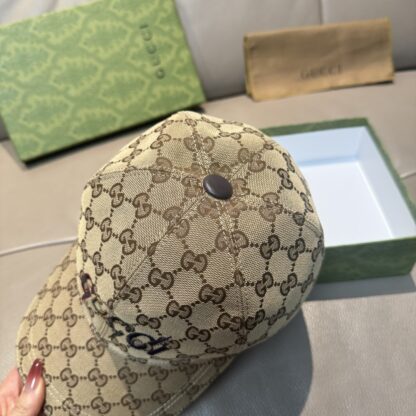 Gucci embroidered baseball cap - Image 6