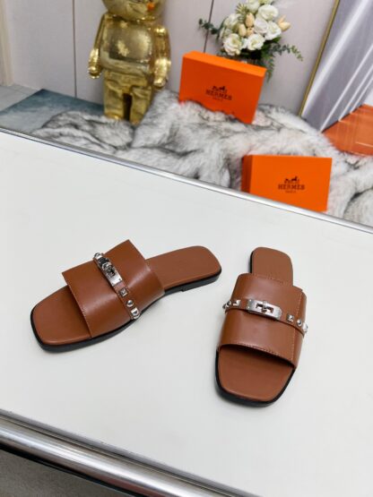 Hermès Spring/Summer new dark brown flat sandals with 1cm heel height - Image 6