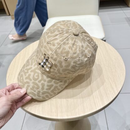 Burberry all-match personalized casual baseball cap - Image 7