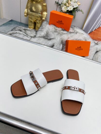 Hermès new spring and summer white and brown color matching flat sandals, heel height 1cm - Image 6