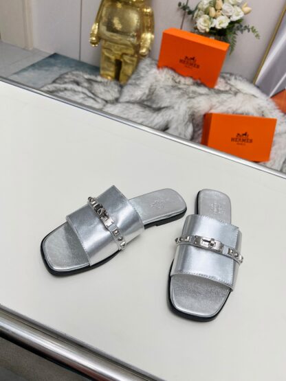 Hermes Spring and Summer new silver buckle flat sandals with 1cm heel height - Image 6