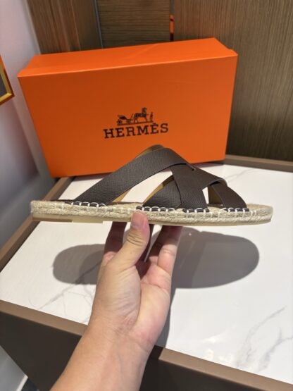 Hermès men's versatile, comfortable, non-slip dark brown casual slippers - Image 6
