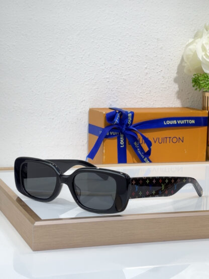 LOUIS VUITTON Fashion Sunglasses - Image 7