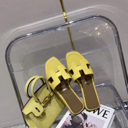 Hermès yellow lychee pattern handmade flat slippers - Image 6