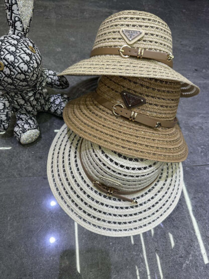 Prada's new hot-selling bucket hat - Image 6