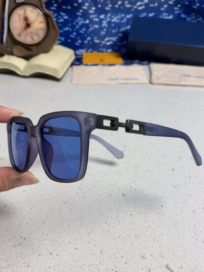 LOUIS VUITTON Fashion Sunglasses - Image 7