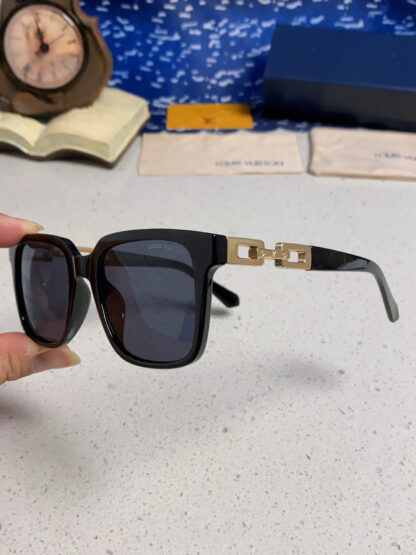 LOUIS VUITTON Fashion Sunglasses - Image 7