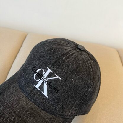 Calvin Kleinf stylish all-match baseball cap - Image 6