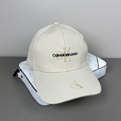Calvin Kleinf stylish all-match baseball cap - Image 6