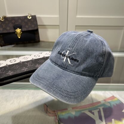 Calvin Kleinf stylish all-match baseball cap - Image 6