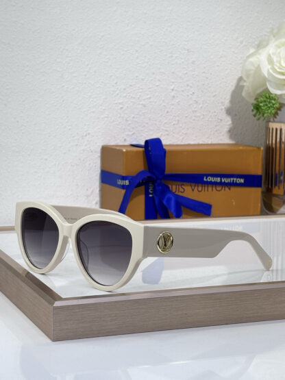 LOUIS VUITTON Fashion Sunglasses - Image 7