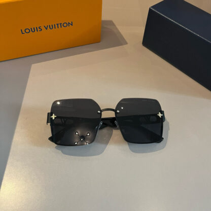 LOUIS VUITTON Fashion Sunglasses - Image 7