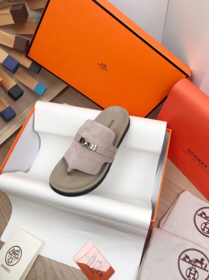 Hermès Spring and Summer New Comfortable Gray Pink Slippers - Image 6
